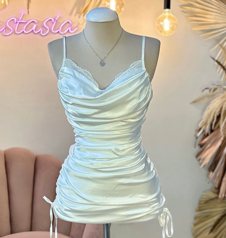 Vestido satén con lazos